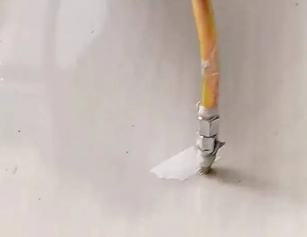 洮南瓷砖空鼓维修公司专业解答在瓷砖铺贴过程中，如果使用的砂料过粗（如全部使用了粗砂），可能会导致以下问题